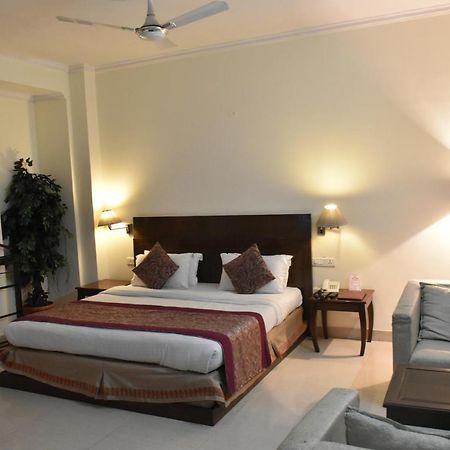 Hotel Lohias Delhi Airport Új-Delhi Kültér fotó