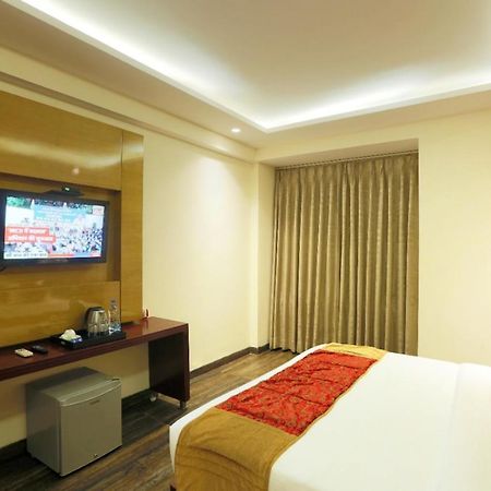 Hotel Lohias Delhi Airport Új-Delhi Kültér fotó