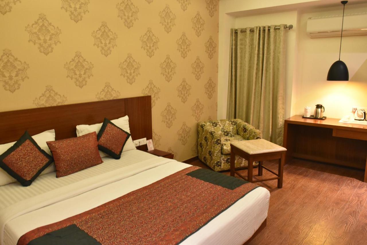Hotel Lohias Delhi Airport Új-Delhi Kültér fotó