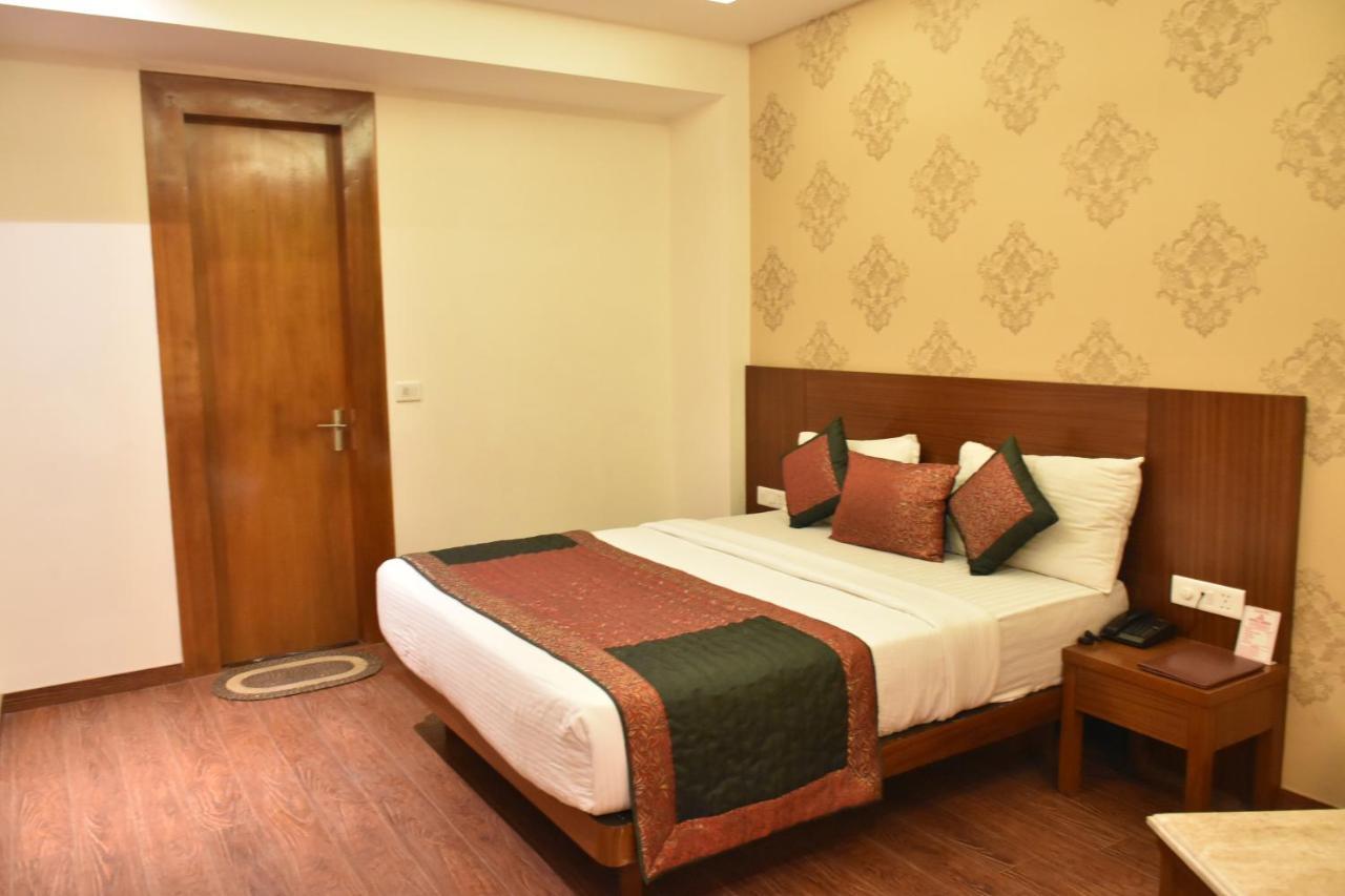 Hotel Lohias Delhi Airport Új-Delhi Kültér fotó