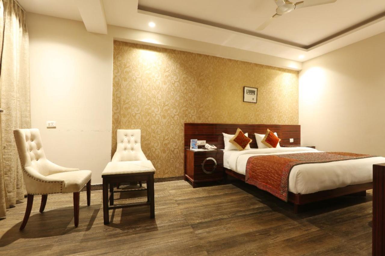 Hotel Lohias Delhi Airport Új-Delhi Kültér fotó
