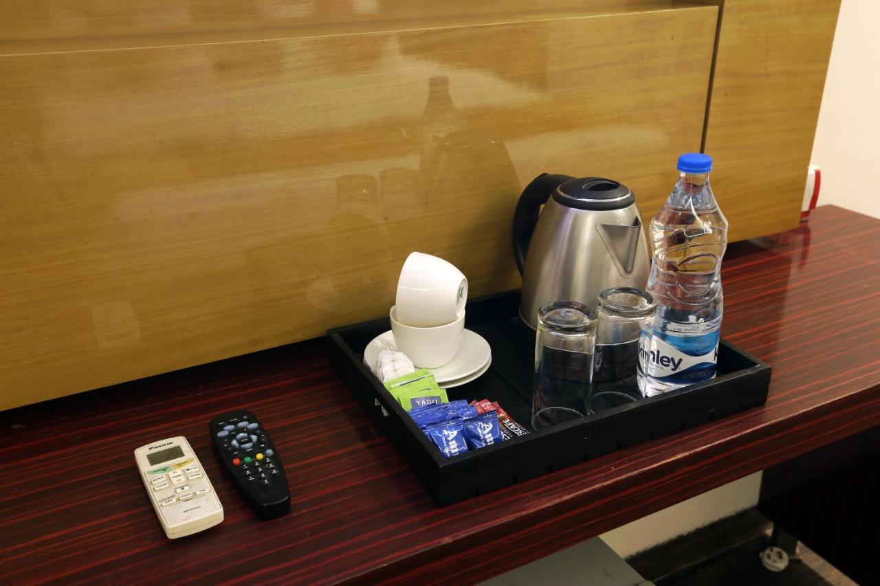 Hotel Lohias Delhi Airport Új-Delhi Kültér fotó