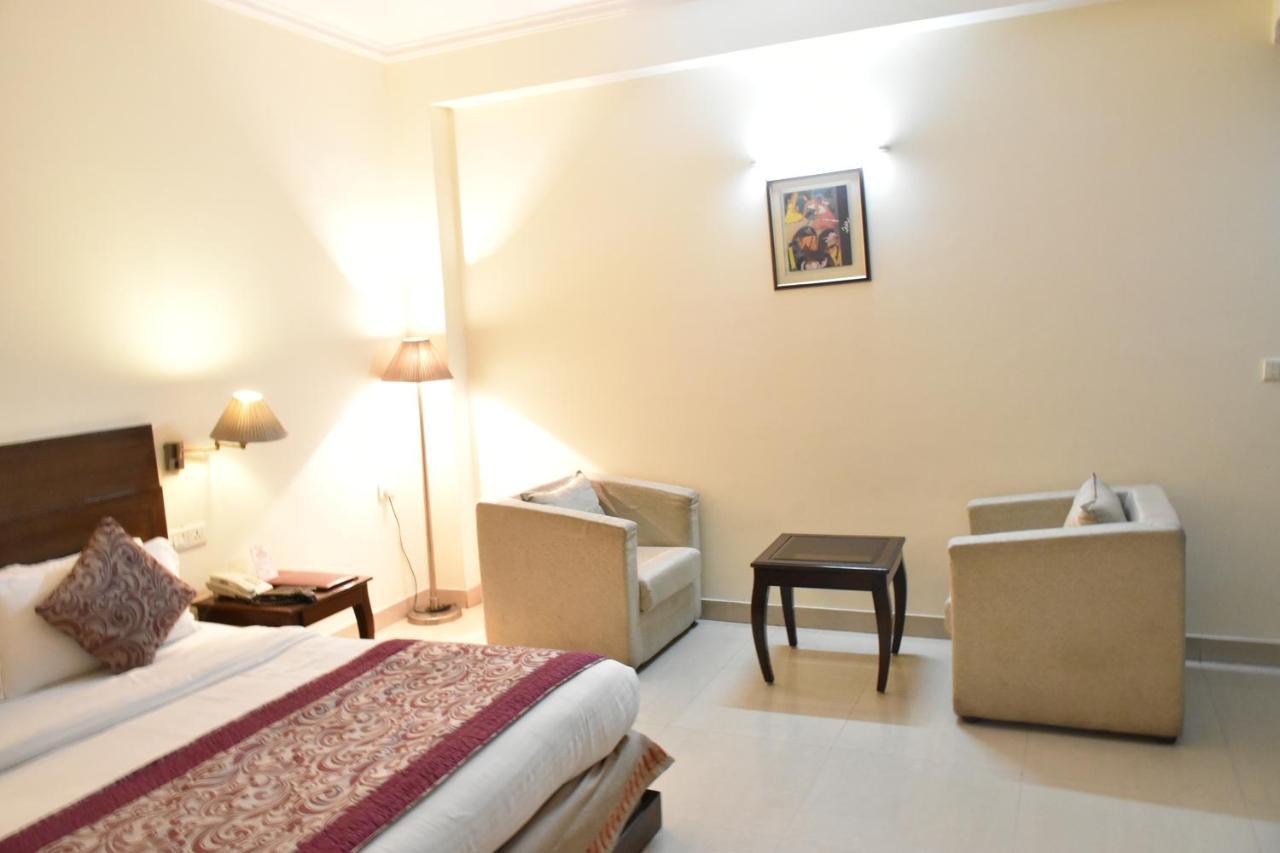 Hotel Lohias Delhi Airport Új-Delhi Kültér fotó