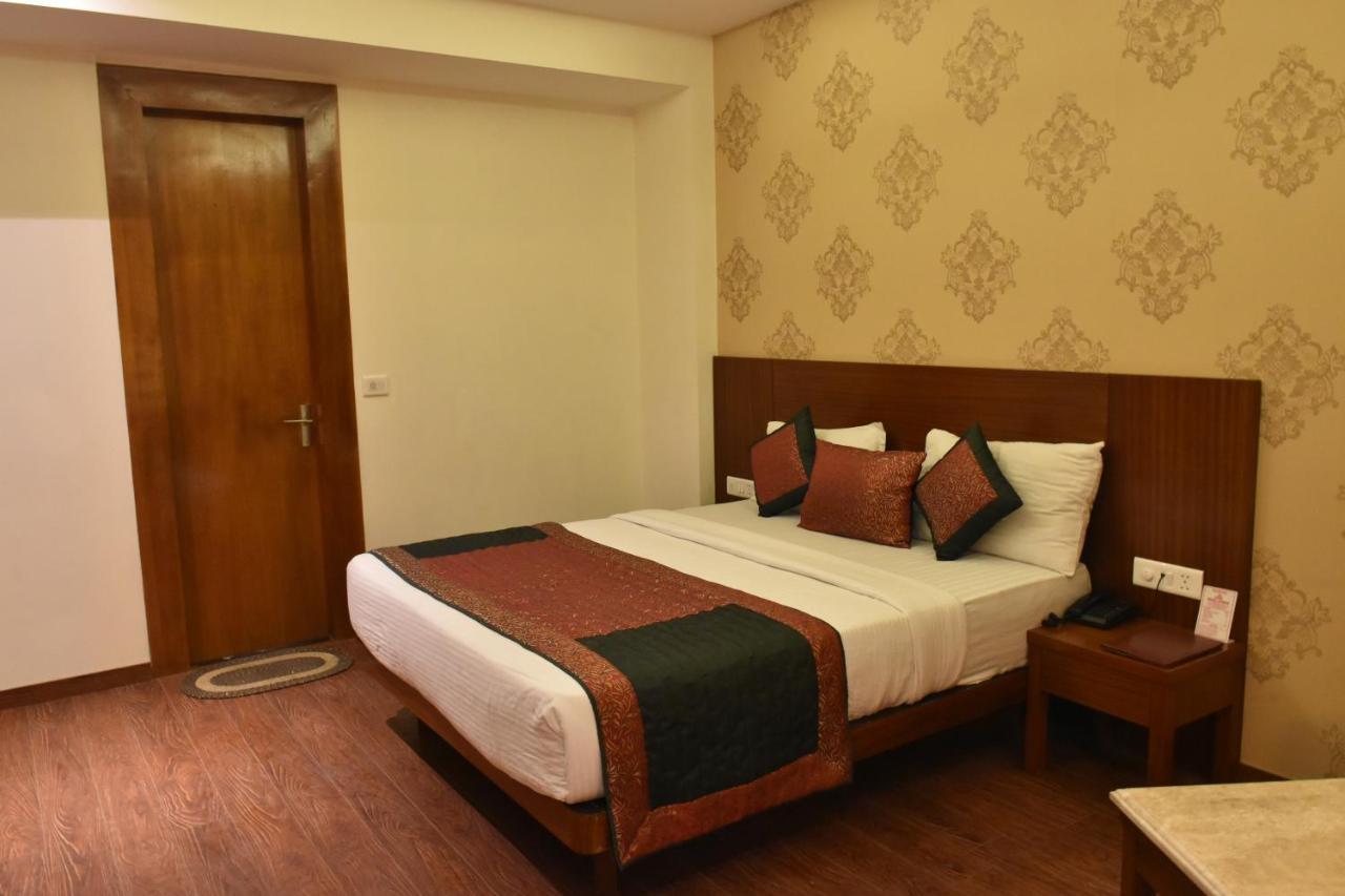 Hotel Lohias Delhi Airport Új-Delhi Kültér fotó