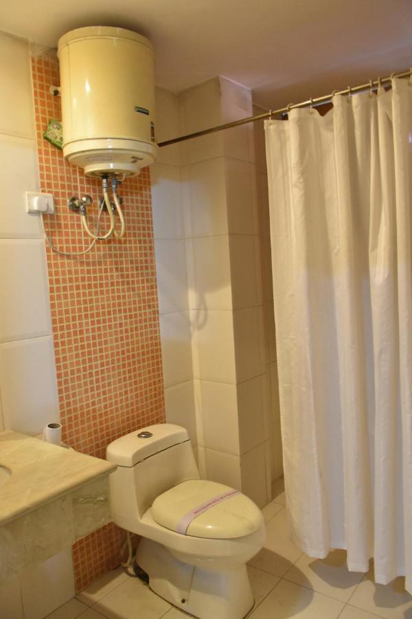 Hotel Lohias Delhi Airport Új-Delhi Kültér fotó