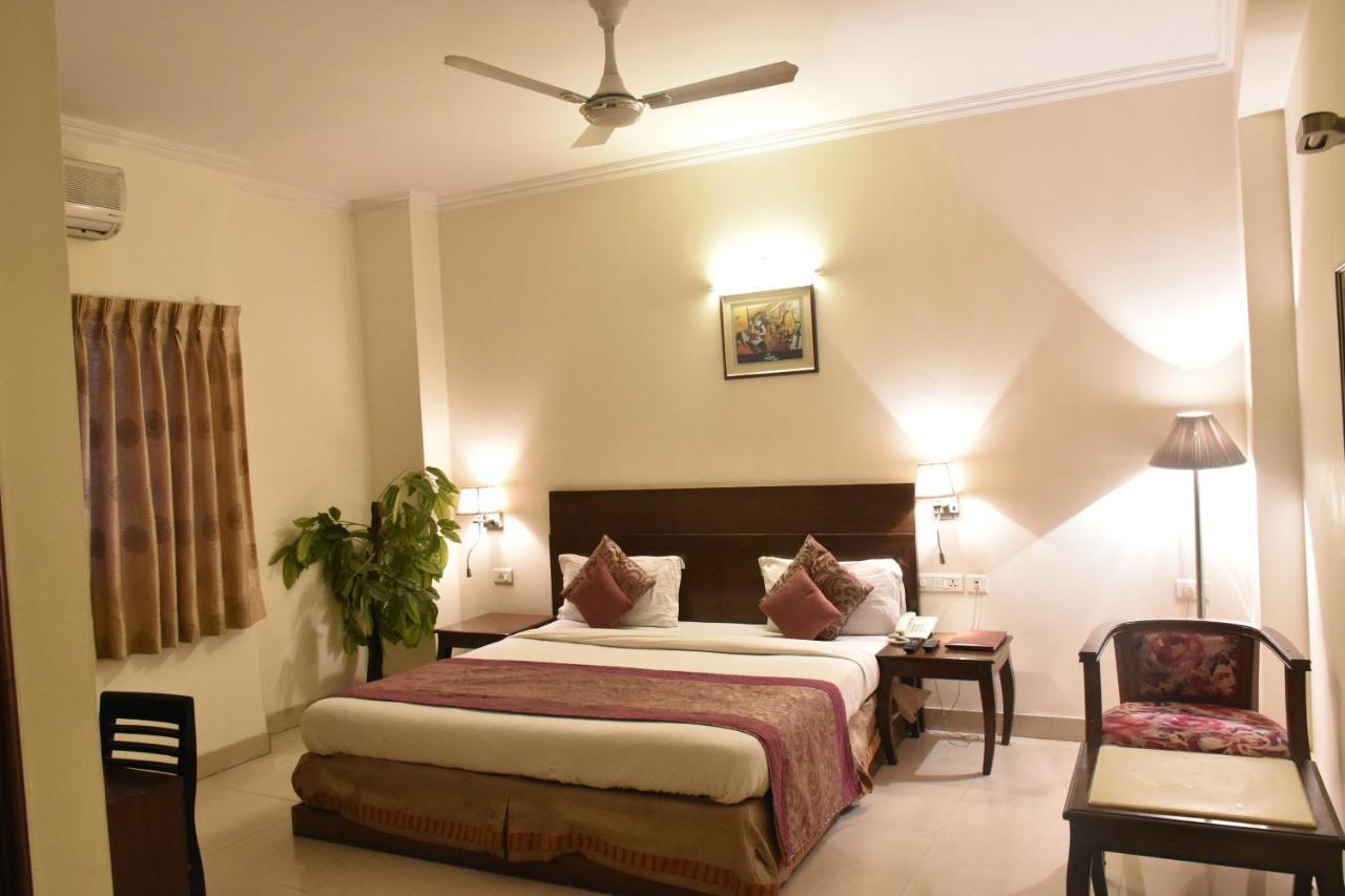 Hotel Lohias Delhi Airport Új-Delhi Kültér fotó