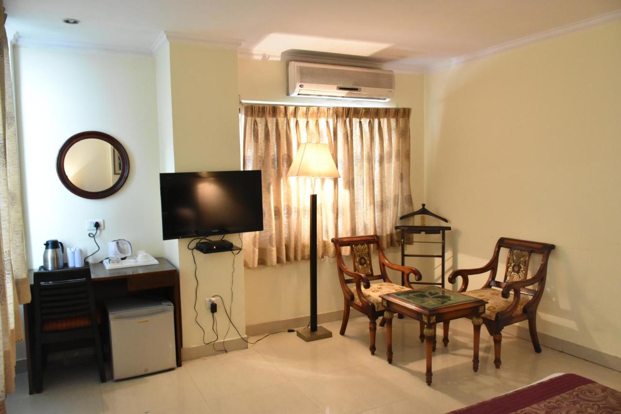 Hotel Lohias Delhi Airport Új-Delhi Kültér fotó
