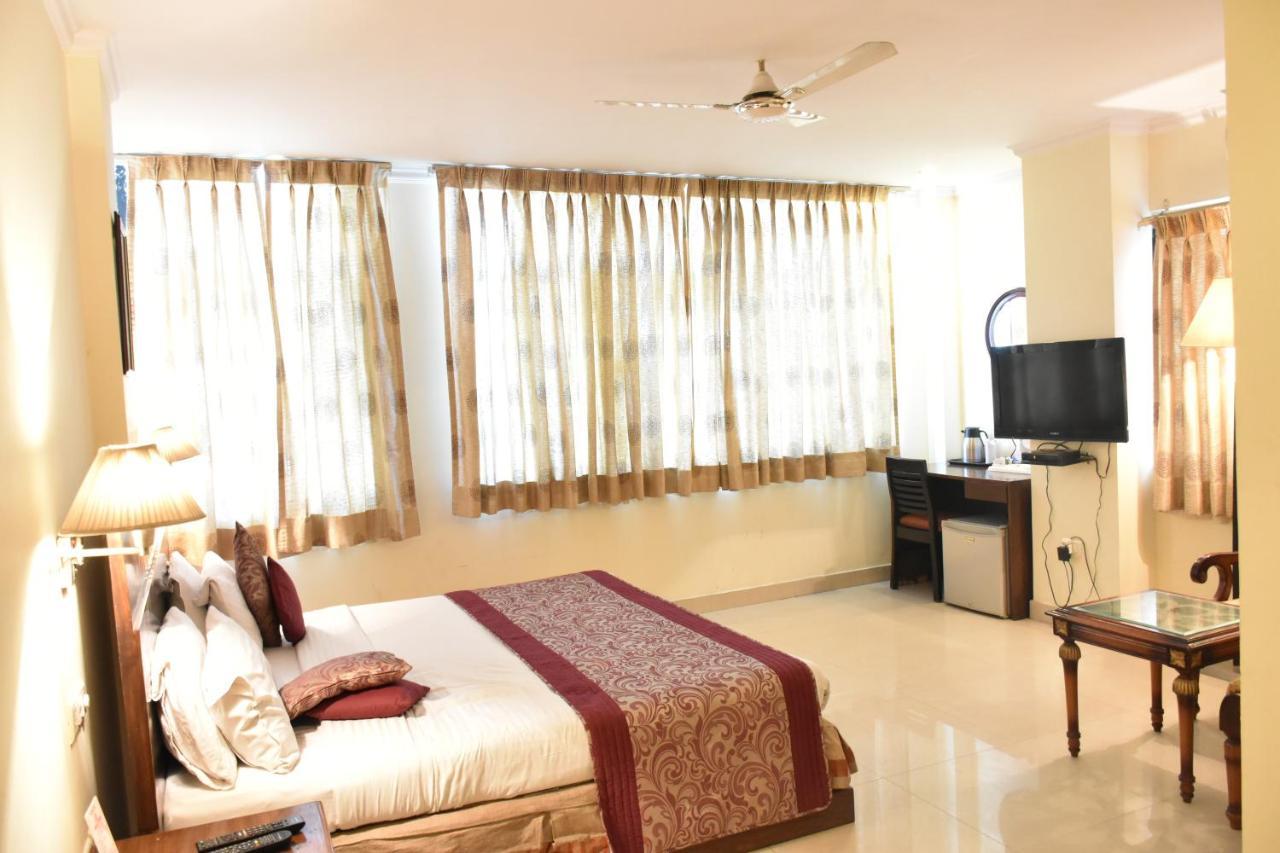 Hotel Lohias Delhi Airport Új-Delhi Kültér fotó