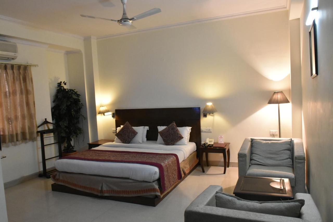 Hotel Lohias Delhi Airport Új-Delhi Kültér fotó