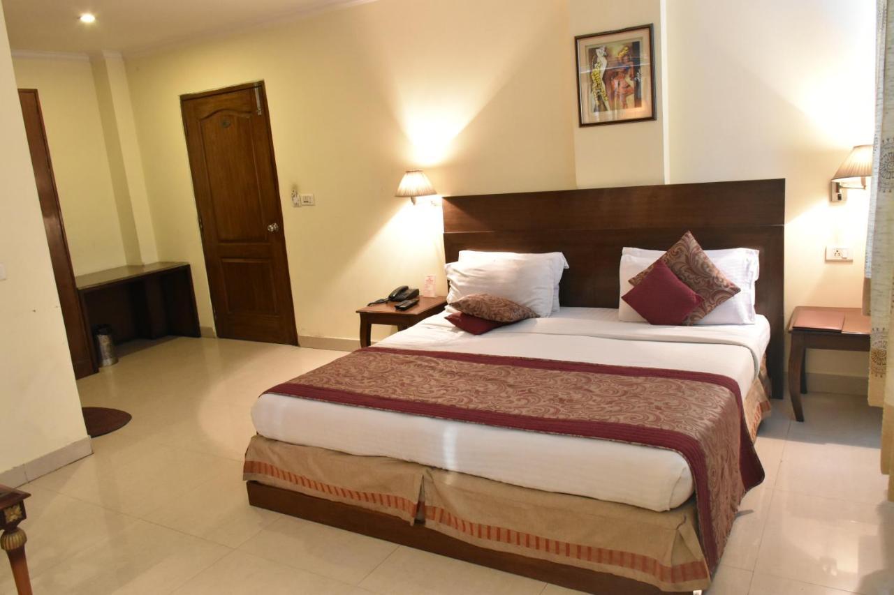 Hotel Lohias Delhi Airport Új-Delhi Kültér fotó