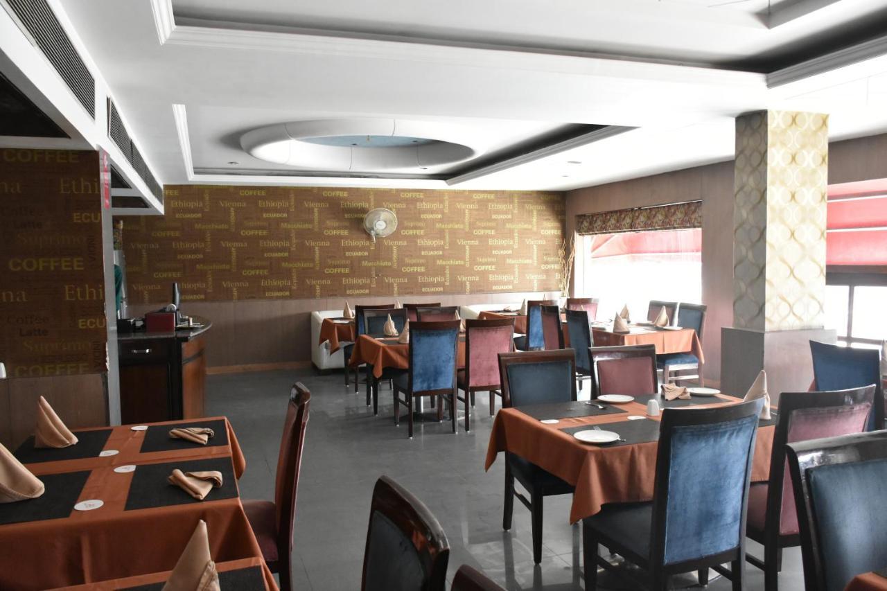 Hotel Lohias Delhi Airport Új-Delhi Kültér fotó