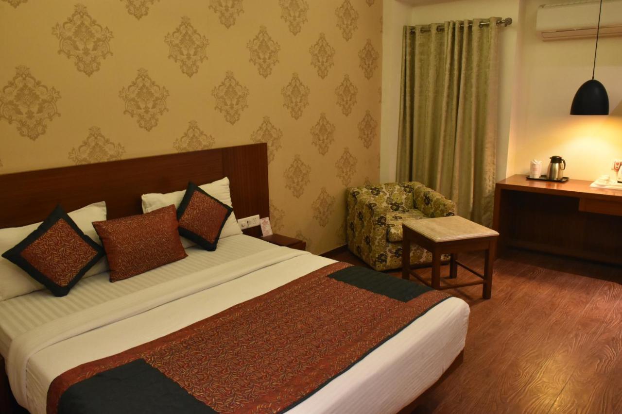 Hotel Lohias Delhi Airport Új-Delhi Kültér fotó