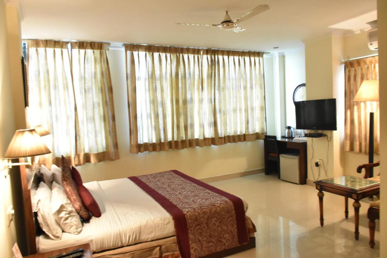 Hotel Lohias Delhi Airport Új-Delhi Kültér fotó