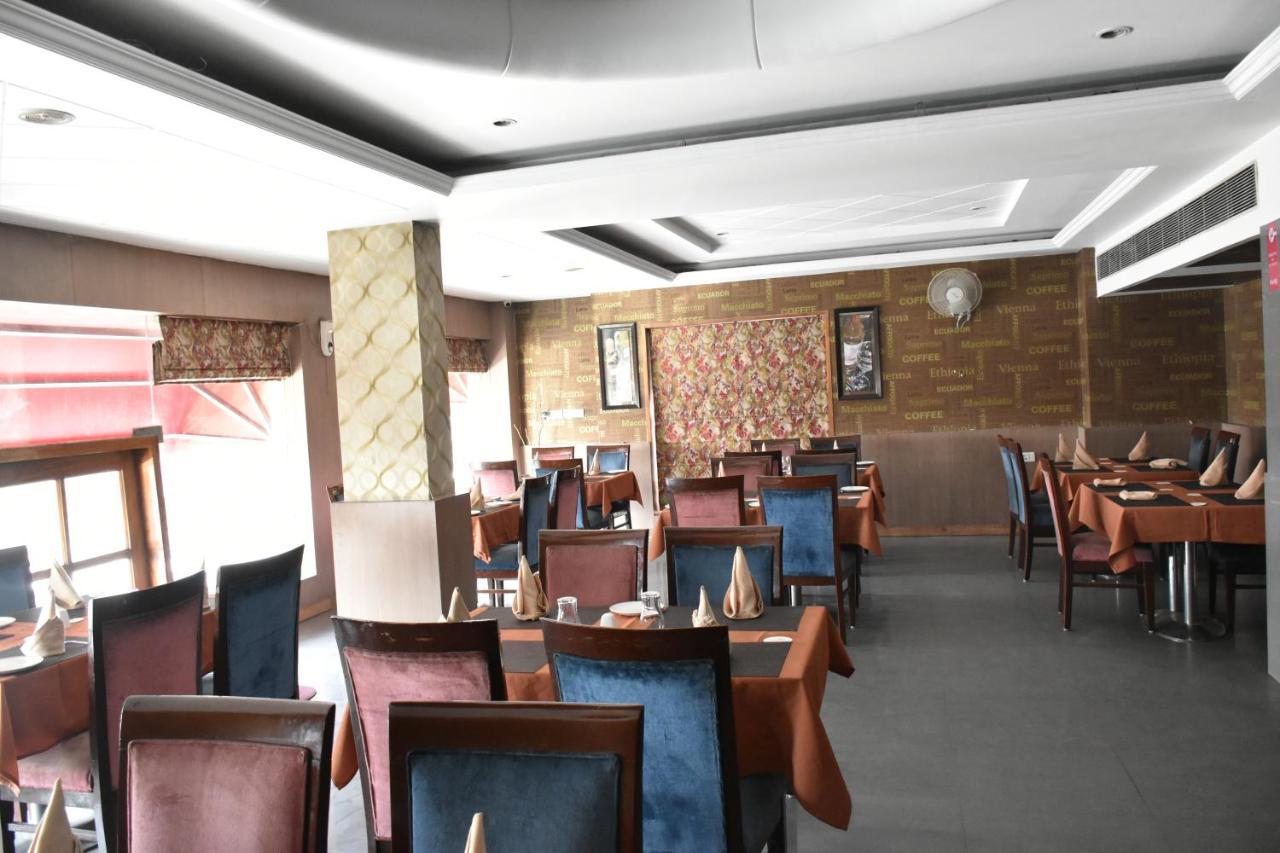 Hotel Lohias Delhi Airport Új-Delhi Kültér fotó