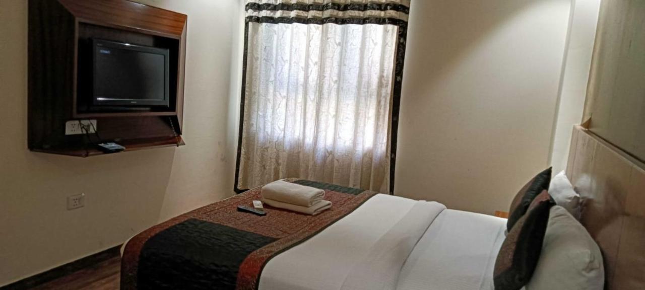 Hotel Lohias Delhi Airport Új-Delhi Kültér fotó